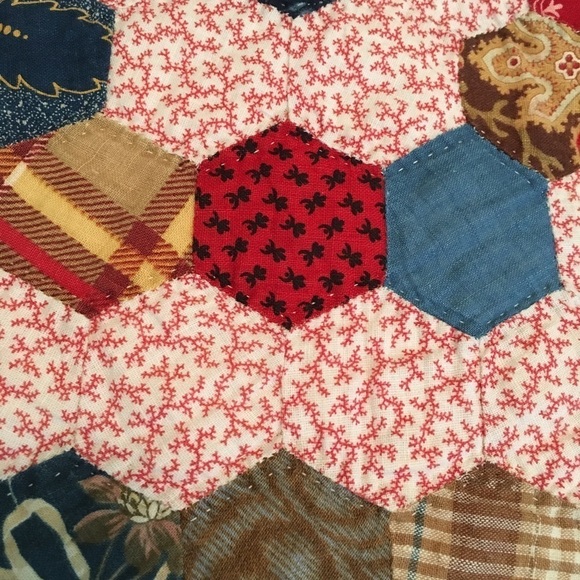 Antique Hand Quilted Flower Garden Quilt - Picture 4 of 8